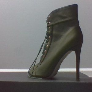 women high heels size 9 good condition
